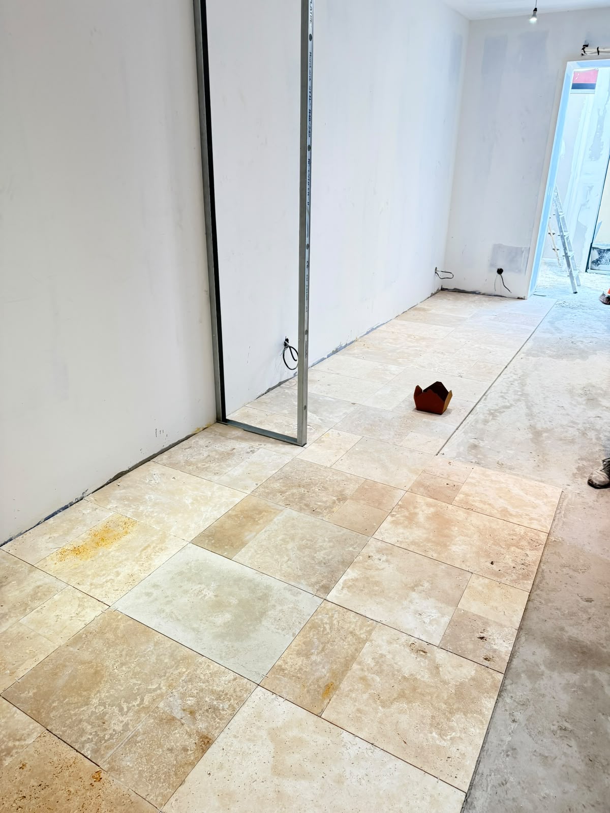 Avant - Pose de carrelage travertin